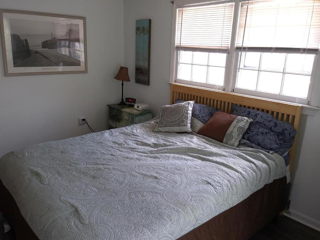 Raised Ranch Style House Close To Beach, Shops And Eateries! Surf City Exterior foto