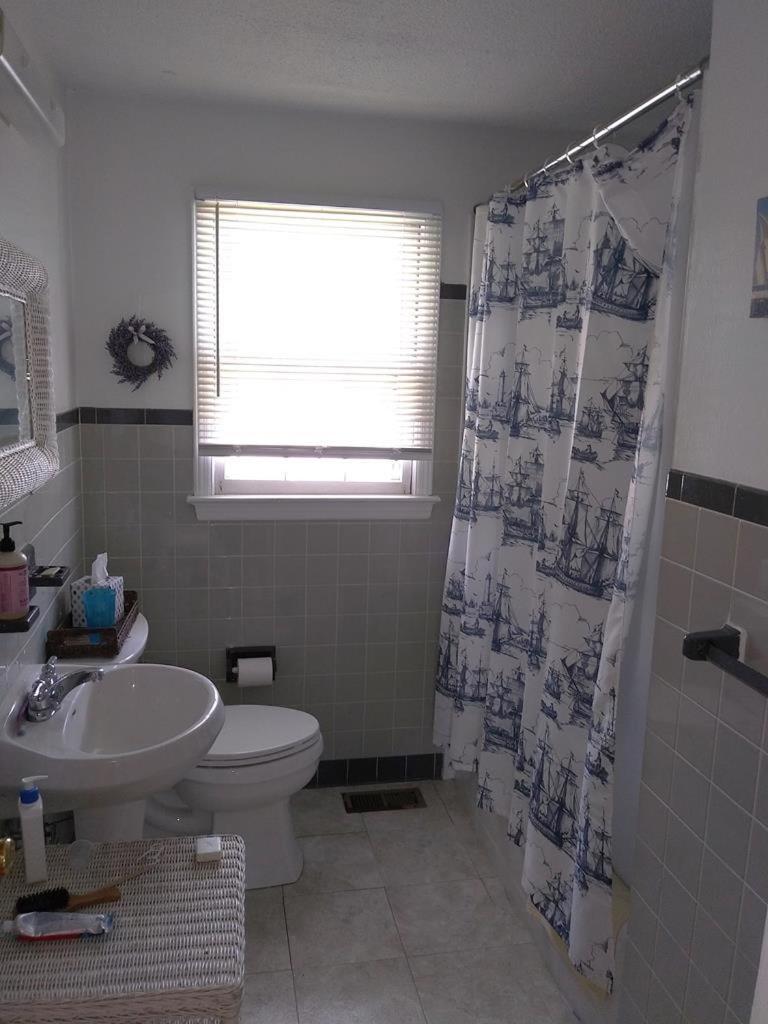 Raised Ranch Style House Close To Beach, Shops And Eateries! Surf City Exterior foto